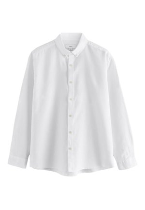 Camicia bianca a maniche lunghe con bottoni, colletto classico e polsini abbottonati, mostrata su uno sfondo bianco uniforme.