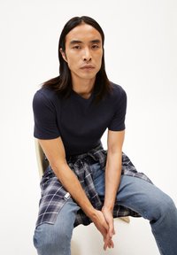 ARMEDANGELS JAAMEL STRUCTURE - T-Shirt basic - night sky