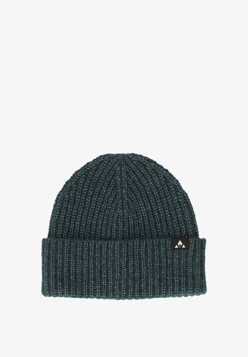 Strickmütze in dunklem Teal, mit Rippendesign, umgeschlagenem Saum und einem kleinen schwarzen Logo-Patch an der Seite. Weicher Stoff und warmes Material.