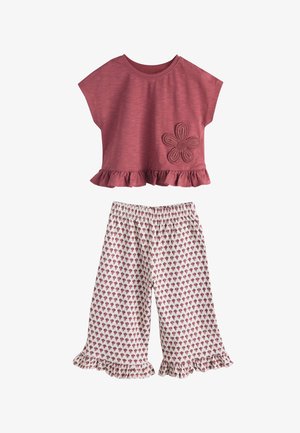 Next, REGULAR FIT - SHORT SLEEVE TOP AND WIDE TROUSERS SET . - Camiseta estampada - red brown flower