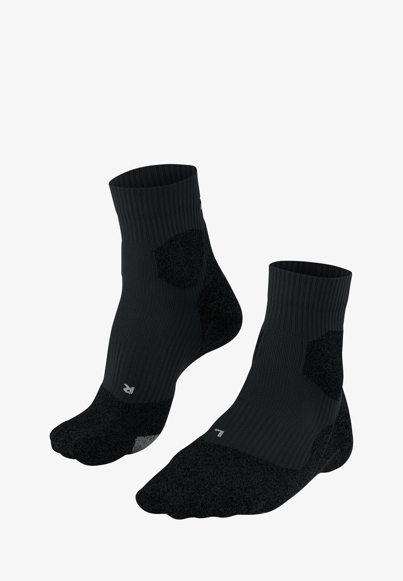 Schwarze Knöchelsocken mit gerippter Textur, gepolsterten Sohlen und verstärkten Fersen- und Zehenbereichen für Langlebigkeit. Mit kleinem Logo akzentuiert.