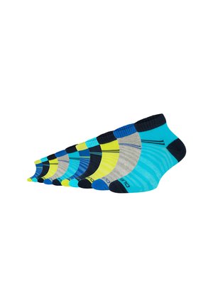 Verschiedene Knöchelsocken in Blau-, Grau- und Gelbtönen mit gestreiften Mustern und einem gerippten Bündchen für Komfort und Passform.