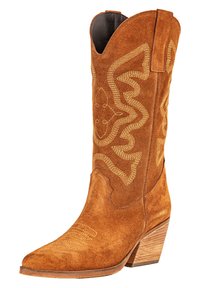 Botte de cowboy en daim marron avec coutures décoratives jaunes, bout pointu, languettes pour enfiler et talon empilé en bois.