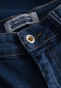 Gabba JONES K3870 - Ravne kavbojke - mid blue denim