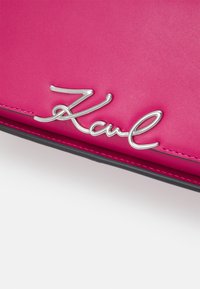 KARL LAGERFELD SIGNATURE - Sac à main - persian red