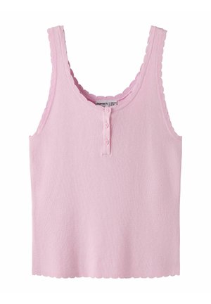 Haut en tricot sans manches rose clair avec bords festonnés, trois boutons à l'avant et un col rond.