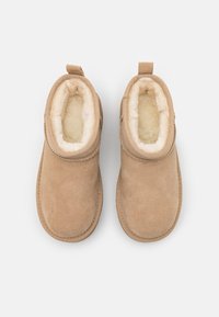 UGG CLASSIC ULTRA MINI UNISEX - Classic ankle boots - sand
