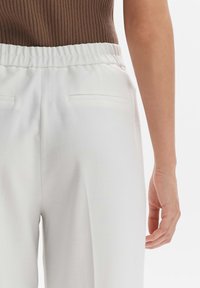 OPUS WIDE LEG PANTS MARZENA ASYMMETRIC - Broek - milk