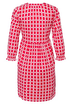 Vestido de manga larga rojo y blanco con patrón geométrico de óvalos y cintura elástica, visto desde atrás.