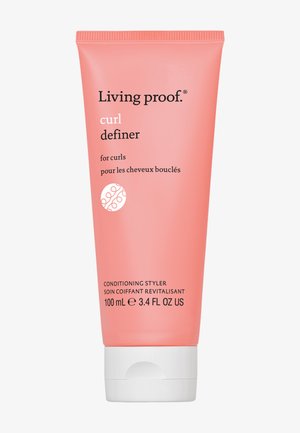 Living Proof krem do definiowania loków i stylizacji, 100 ml różowa tubka z białą klapką i czarnym tekstem.