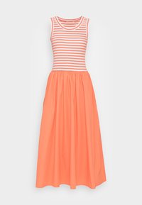 Robe sans manches rayée avec un haut ajusté et une jupe évasée longueur cheville de couleur corail vif. Texture lisse et taille élastique.