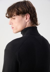Tommy Hilfiger STRUCTURE ROLL NECK - Pulover - black
