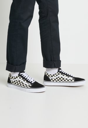 UA OLD SKOOL - Sneakers basse - black/white