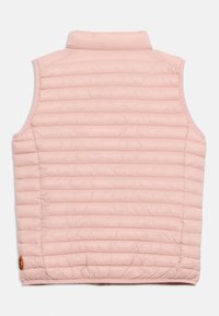 Ροζ ανοιχτόχρωμο γιλέκο puff χωρίς μανίκια με ψηλό γιακά, οριζόντια ραφή και μικρό κυκλικό λογότυπο κοντά στο τελείωμα σε λευκό φόντο.