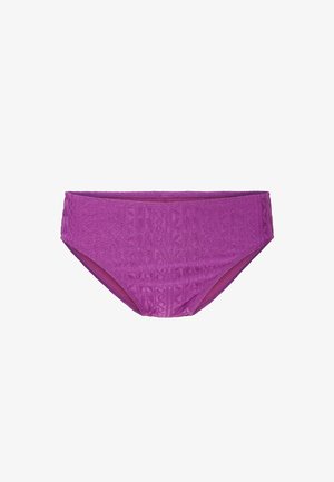 Violetti bikinialushousu, jossa on teksturoitu kuvio, keskileveä leikkaus ja joustava vyötärönauha. Sisäpuolella sileä vuori mukavuutta varten.