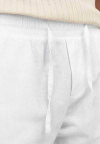 Jack & Jones JPSTKANE SUMMER JOGGER  - Stoffhose - bright white
