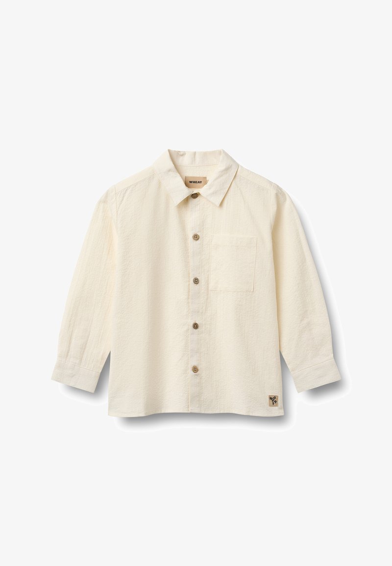 Chemise boutonnée de couleur crème avec col, manches longues, une poche poitrine et des boutons marron. Fabriquée en tissu texturé avec un design décontracté.