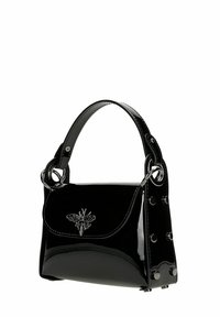 Borsa in pelle lucida nera con una forma strutturata, emblema decorativo a forma di ape, manico curvo e dettagli in hardware argentato.