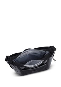 Musta kangaskassi, jossa on vetoketjulls sulkeminen, harmaa sisus, useita lokeroita ja säädettävät hihnat kantamista varten.