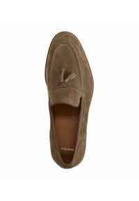 Brown suede loafer with a tassel detail, stitched seams, and a smooth leather interior. Slip-on design with a rounded toe and leather outsole.