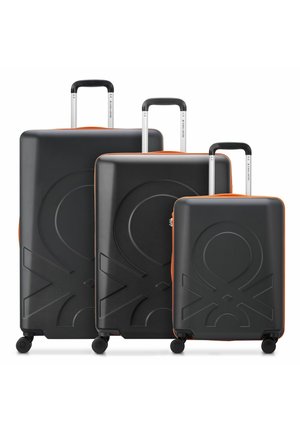UNITED COLORS OF BENETTON 4-ROLLEN KOFFERSET 3 TLG. - Luggage set - black
