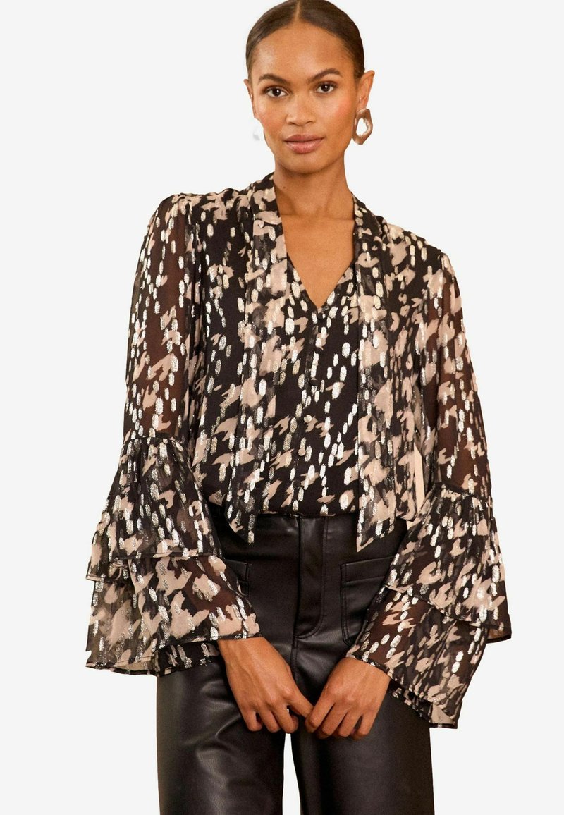 Love & Roses PUSSY FLUTE SLEEVE REGULAR FIT - Pluus - black