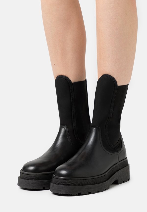 AUBRI CHELSEA - Plateaustiefelette - schwarz