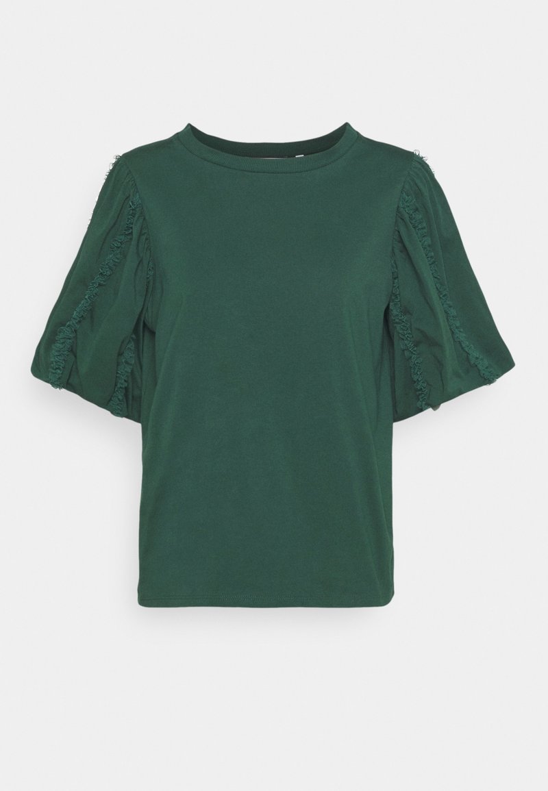 Blusa corta a maniche corte di colore verde scuro con maniche a sbuffo, caratterizzata da una rifinitura arricciata verticale e un colletto rotondo, su sfondo bianco.
