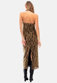 THE-ARE MIDI CON BRILLO Y ESCOTE PALABRA DE HONOR - Robe de jour - black