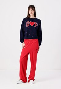GAP TRACK PANT - Jogginghose - modern red