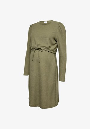 Robe de maternité à manches longues vert olive avec encolure ronde et ceinture réglable à la taille, fabriquée en tissu tricoté doux.