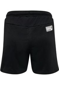 Svarta shorts med elastisk midja, med en etikett på baksidan och en mjuk tygtextur. Minimalistisk design, utan mönster eller accenter.