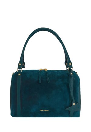 Suède handtas in teal met dubbele handvatten, gouden rits, goud merklogo en stervormige leren hanger aan de zijkant.