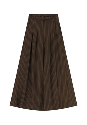 Pantaloni ampi a righe marroni con pieghe, tasche laterali e cintura in tessuto abbinato in vita.