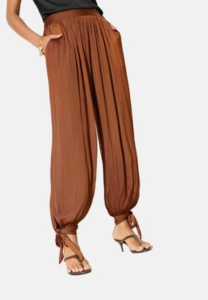 TIE BALLOON - Stoffhose - rust brown