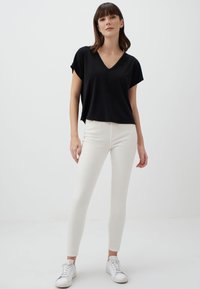 Jimmy Key V NECK SHORT SLEEVE - T-shirt basic - black-900