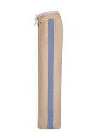 Beige sportbroek met een zijstrip in het blauw, voorzien van een elastische tailleband en trekkoord, gemaakt van glad, lichtgewicht materiaal.