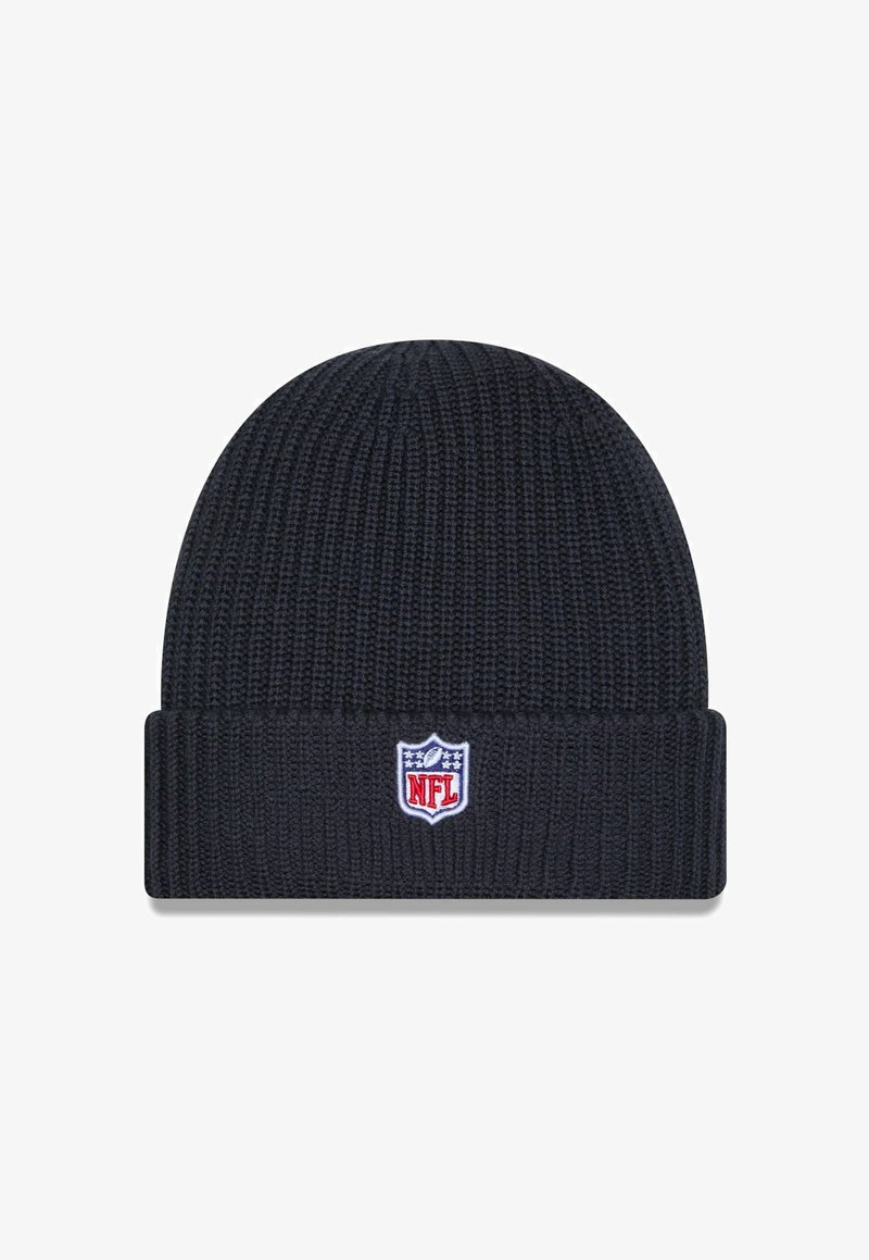 Schwarze gestrickte Mütze mit umgeschlagenem Bund und einem kleinen NFL-Logo-Patch in Rot, Weiß und Blau, das vorne in der Mitte angebracht ist.