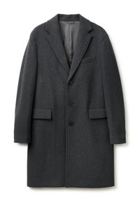 Cappotto di lana grigia con un design su misura. Presenta un colletto a revers, chiusura a tre bottoni e due tasche frontali con una tasca sul petto.