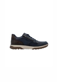 Zapatilla de piel azul marino con acentos marrones, cremallera lateral, punta redonda y suela texturizada. Presenta una entresuela acolchada para mayor comodidad.