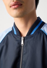 Scotch & Soda REVERSIBLE - Bomber Jacket - sky captain