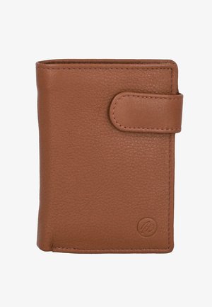 Cartera de cuero marrón con superficie texturizada, forma rectangular y cierre con solapa lateral. Presenta costuras y un detalle sutil de logo.