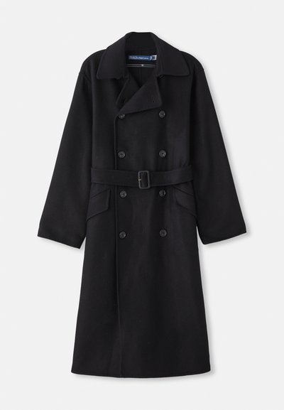 Μαύρο παλτό τριπλής πλέξης με διπλό κούμπωμα, κατασκευασμένο από μείγμα μάλλινων ινών. Διαθέτει ζώνη, μεγάλο γιακά και πλευρικές τσέπες. Λείος υφασμάτινος σχεδιασμός, μήκους μέχρι το γόνατο.