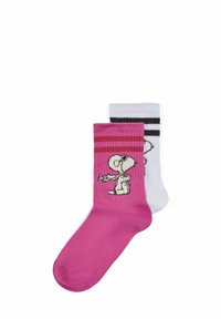 Zwei Paare Baumwollsocken: ein Paar in Pink mit einem Cartoon-Hundemotiv und pinken Streifen sowie ein Paar in Weiß mit schwarzen Streifen und demselben Hundedesign.