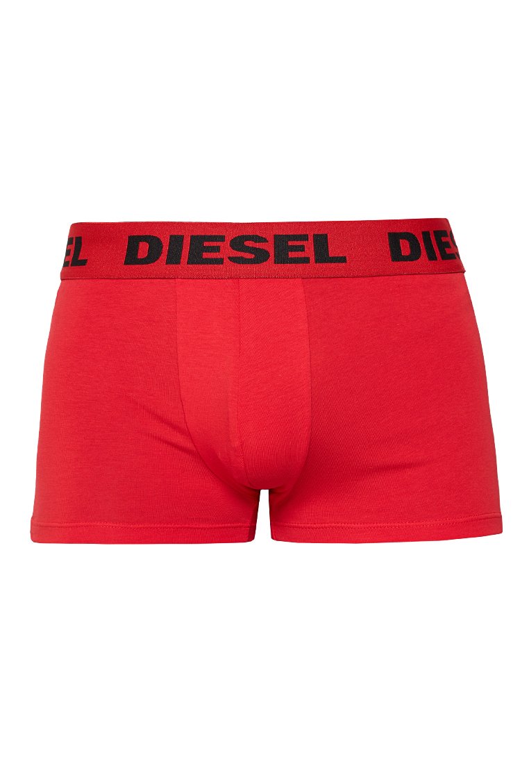 Czerwone bawełniane bokserki z czarnym elastycznym pasem w talii z nadrukiem "DIESEL". Gładka tekstura i dopasowany krój zapewniający komfort.