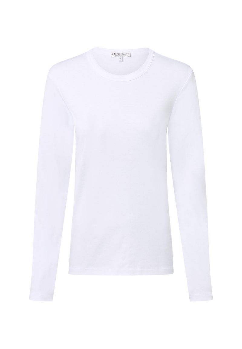 Weißes Langarmshirt mit Rundhalsausschnitt, schlichtem Design und sichtbarem Marie Lund Markenetikett am Kragen.