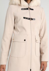 Miss Selfridge Kort kappa / rock - beige