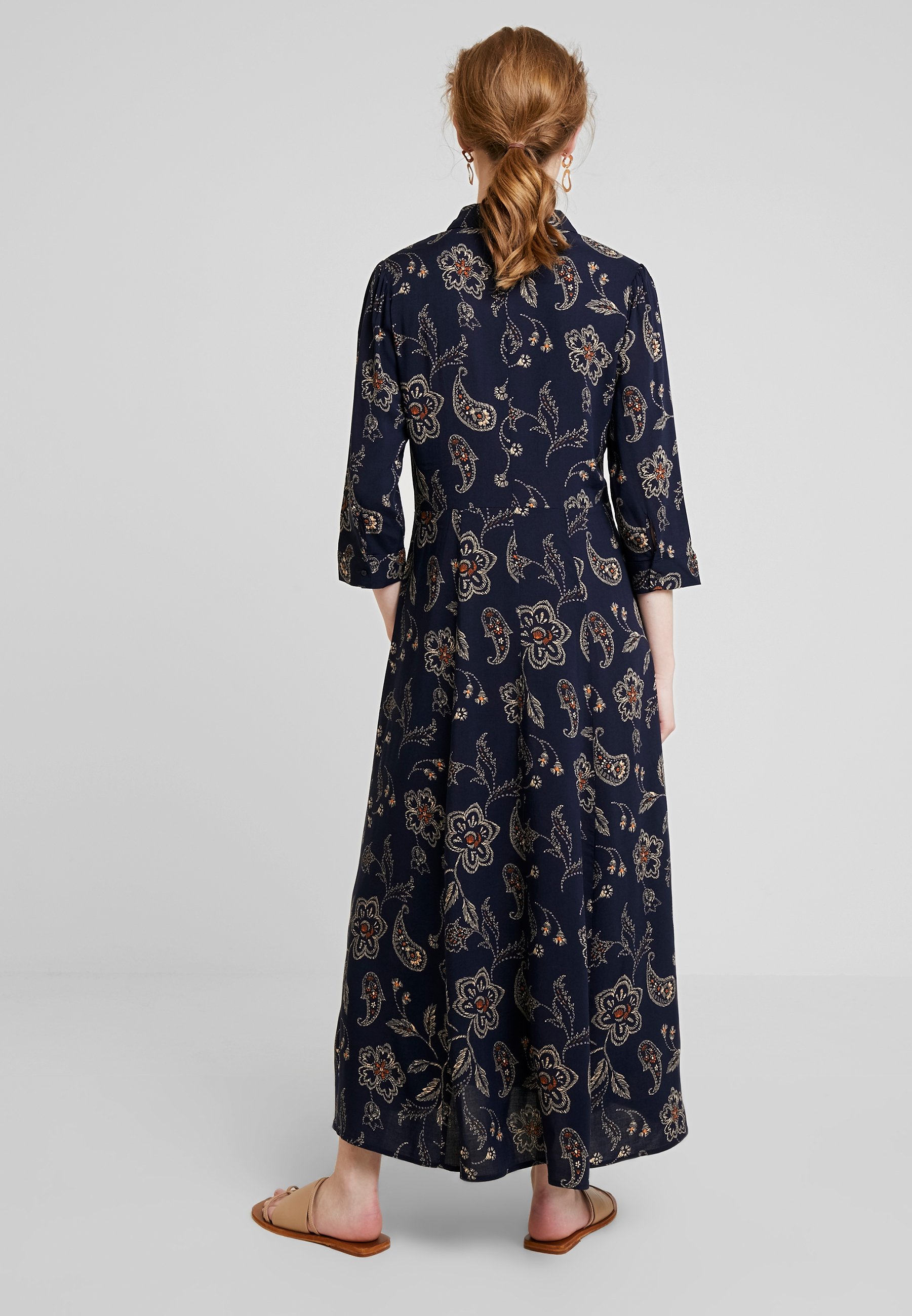 Soyaconcept BONNA Maxikjole navy combi Zalando.no Soyaconcept SC-FENYA 11 - Kort kåpe / frakk - black combi