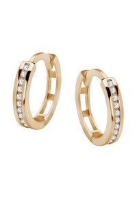 Złote kolczyki nałożone z gładkim wykończeniem, z rzędem sześciu małych, przezroczystych kamieni szlachetnych osadzonych z przodu dla dodatkowego akcentu.