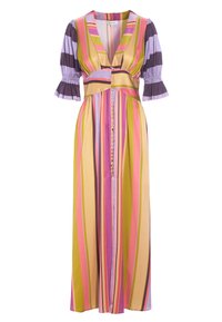 Gestreepte maxi jurk in pastelkleuren, met een diepe V-hals, pofmouwen en een gedefinieerde taille met knoopdetails. Glad stoffen textuur.